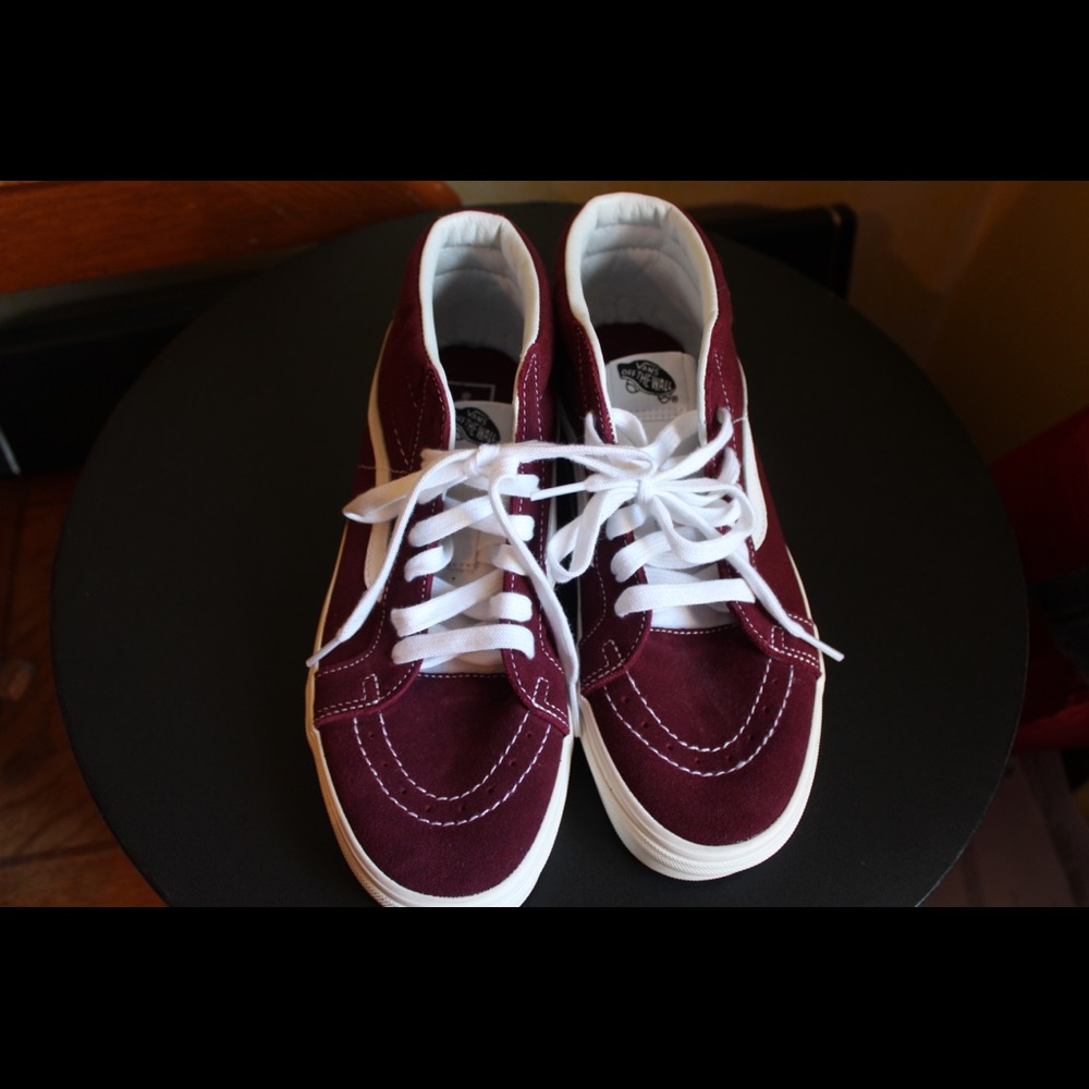 Burgundy Vans Sneaker (Unisex)W size 10 M size 8.5